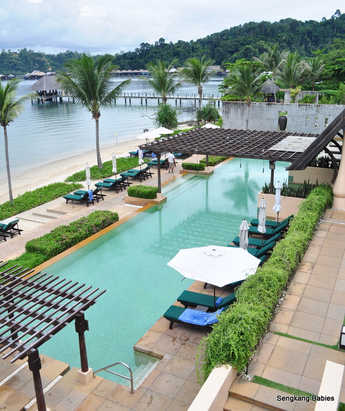 Gaya Island Resort swimming pool